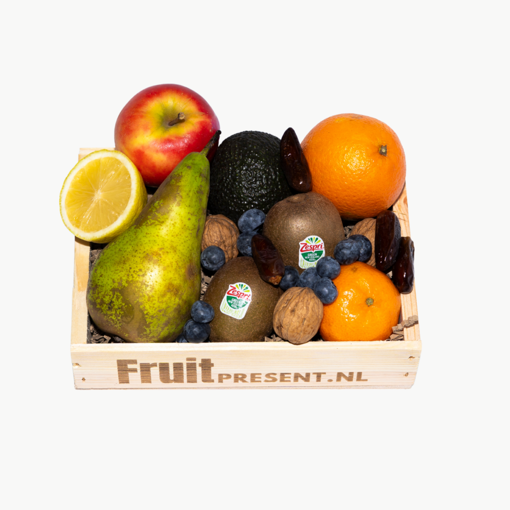 Luxe fruitkist met vers fruit, kiwi's, blauwe bessen, walnoten en avocado