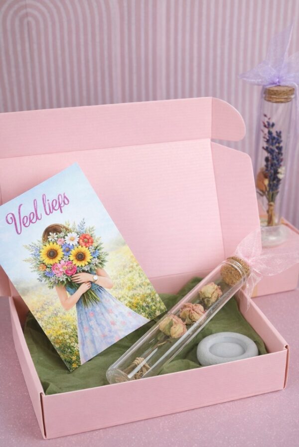 Liefelijke-gedroogde-roosjes-Brievenbus-cadeau-1 Liefs met roosjes